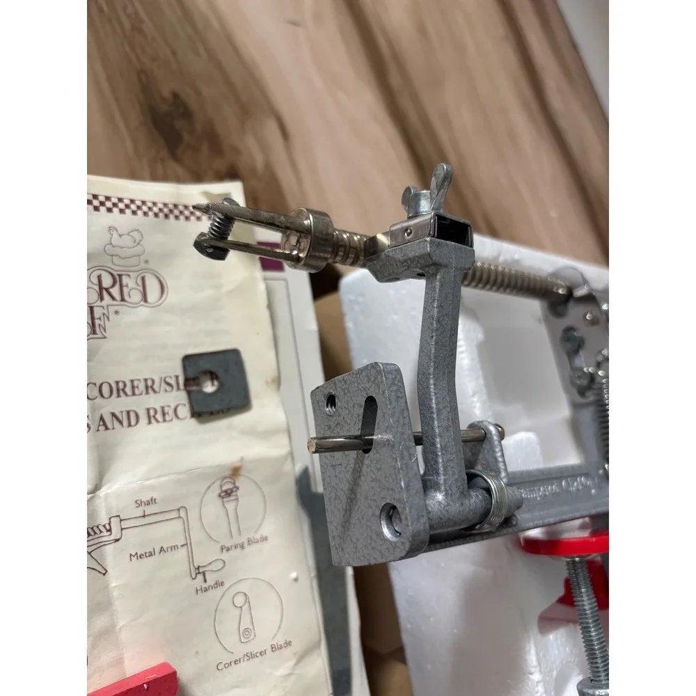 Vintage The Pampered Chef Apple Peeler Corer Slicer Clamp Canning Farmouse Retro